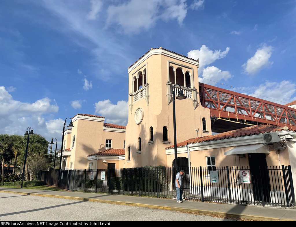 Former SAL WPB Station Architecture